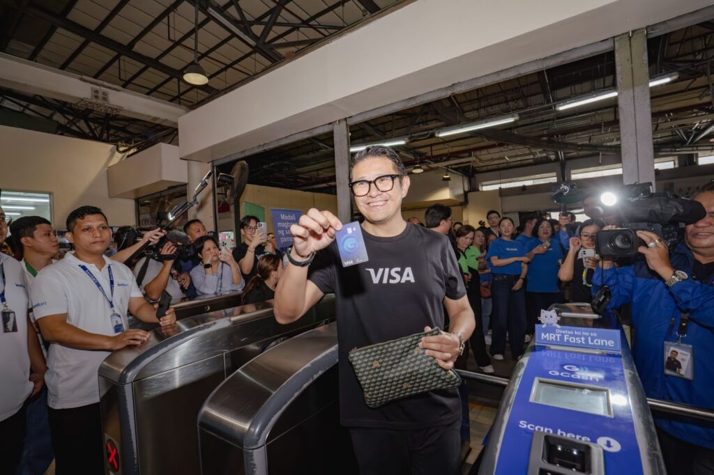 Cashless Payments Now Online at MRT 3 with GCash, Bank Cards